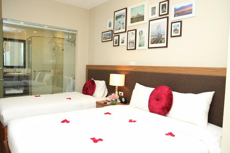 Golden Moon Suite Hotel