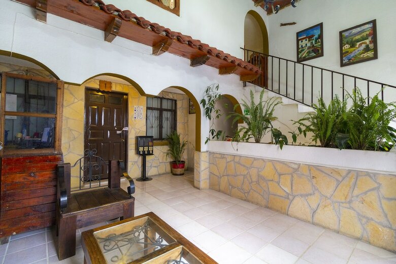 Hostal Oyo Hotel Las Nubes