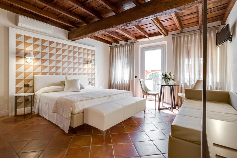 Hotel Ferrara Rooms