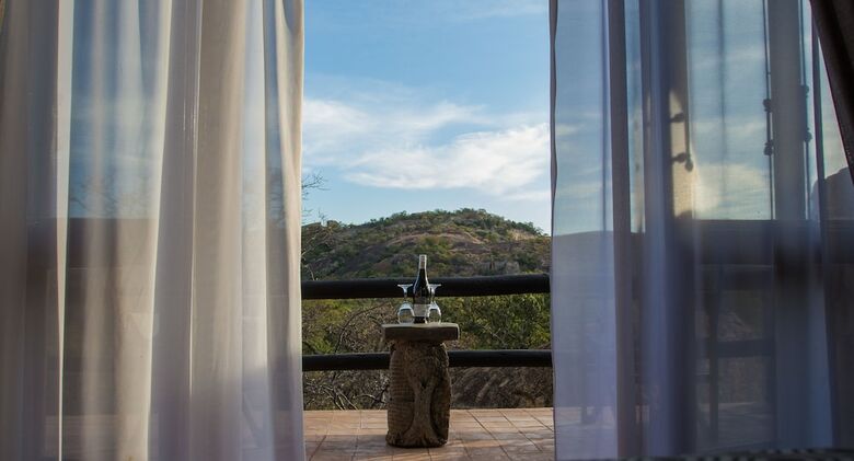 Posada Big Cave Camp - Lodge On The Rocks