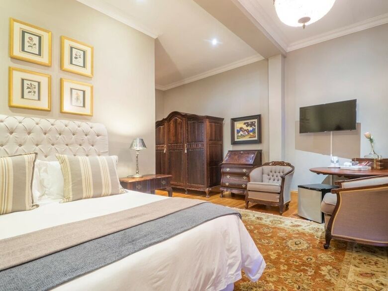 Madison Manor Boutique Hotel