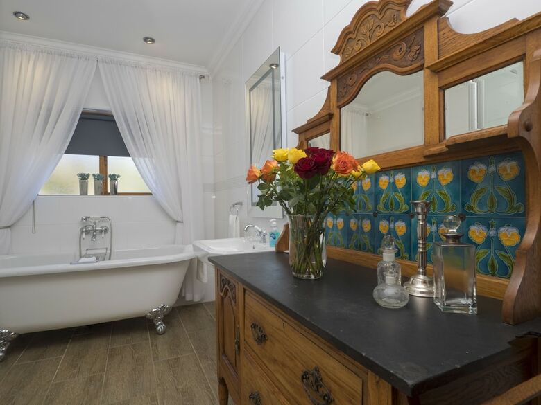 Madison Manor Boutique Hotel