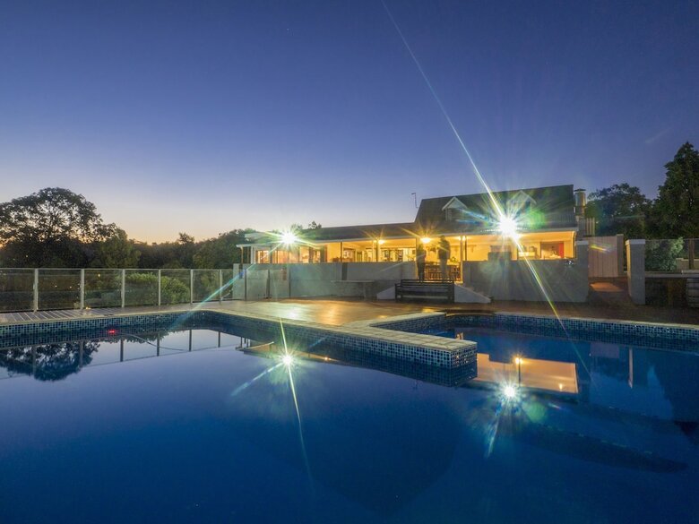 Madison Manor Boutique Hotel