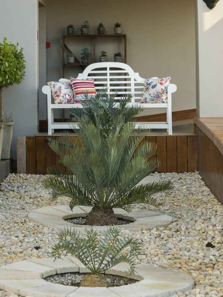 Madison Manor Boutique Hotel