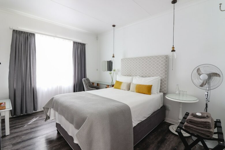Hotel Whispering Oaks