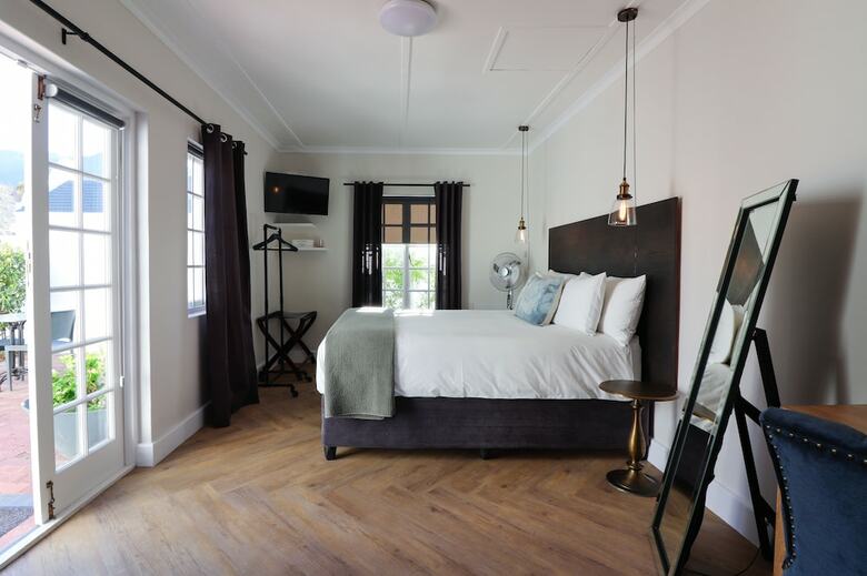Hotel Whispering Oaks