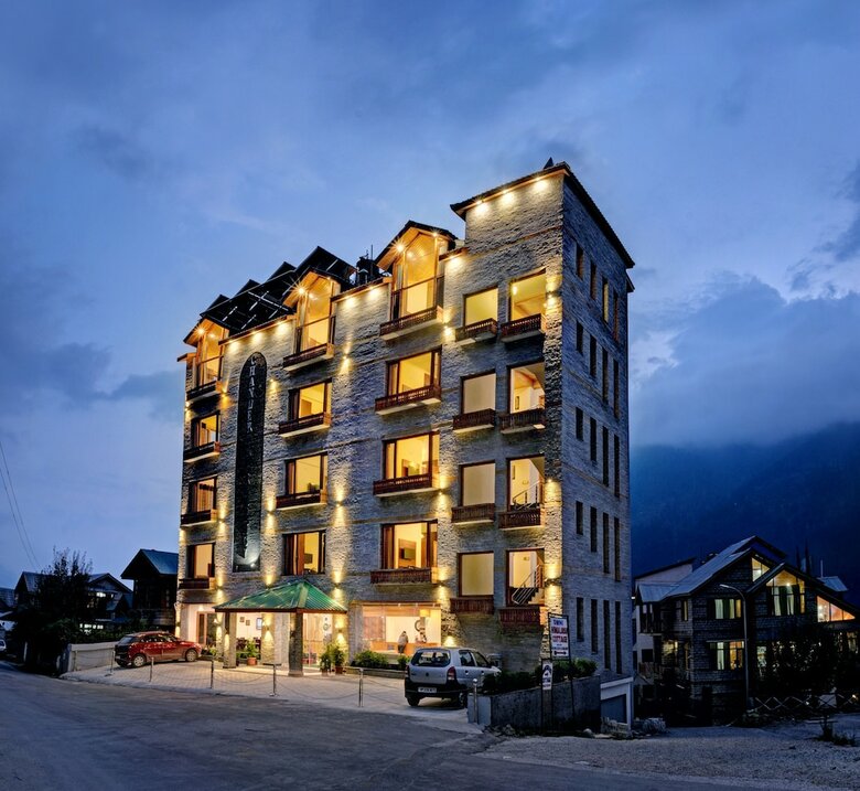 Hotel Summit Chandertal Regency & Spa