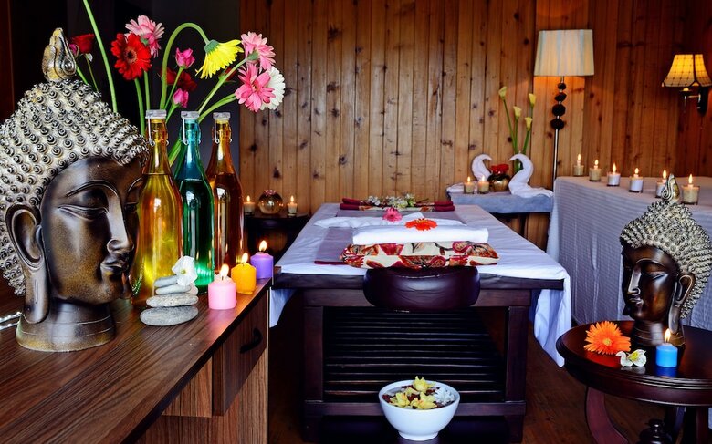 Hotel Summit Chandertal Regency & Spa