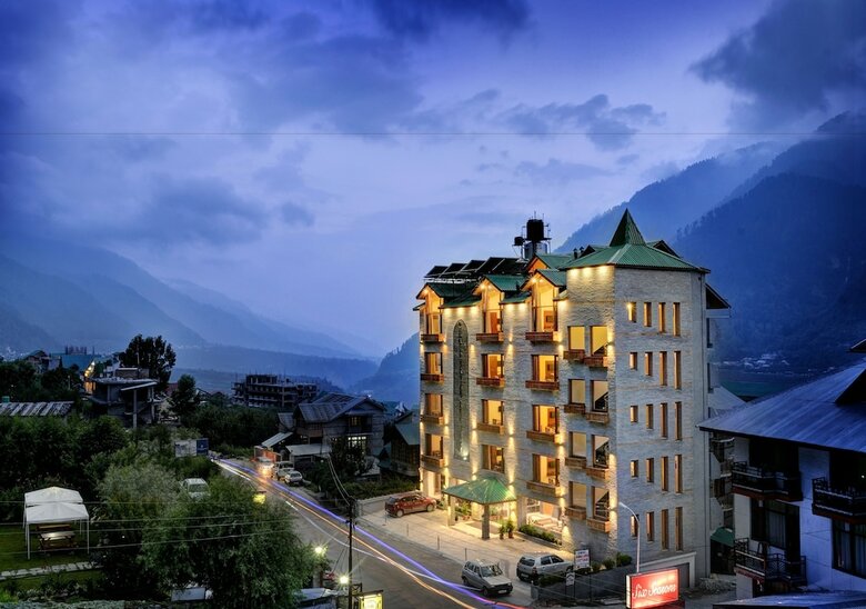 Hotel Summit Chandertal Regency & Spa