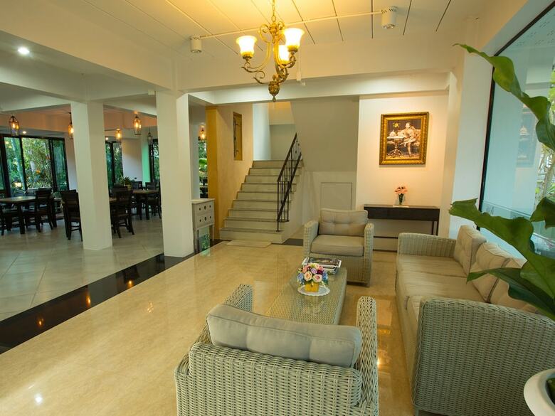 Hotel de Ville Nakhon
