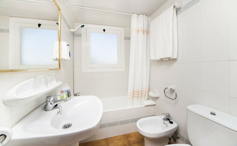 Apartamentos Globales Cala Vi�as