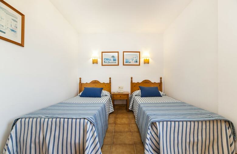 Apartamentos Globales Cala Vi�as