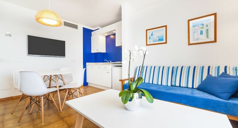 Apartamentos Globales Cala Vi�as