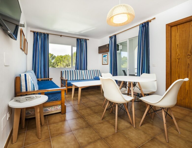 Apartamentos Globales Cala Vi�as