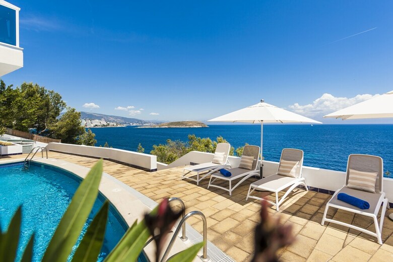 Apartamentos Globales Cala Vi�as