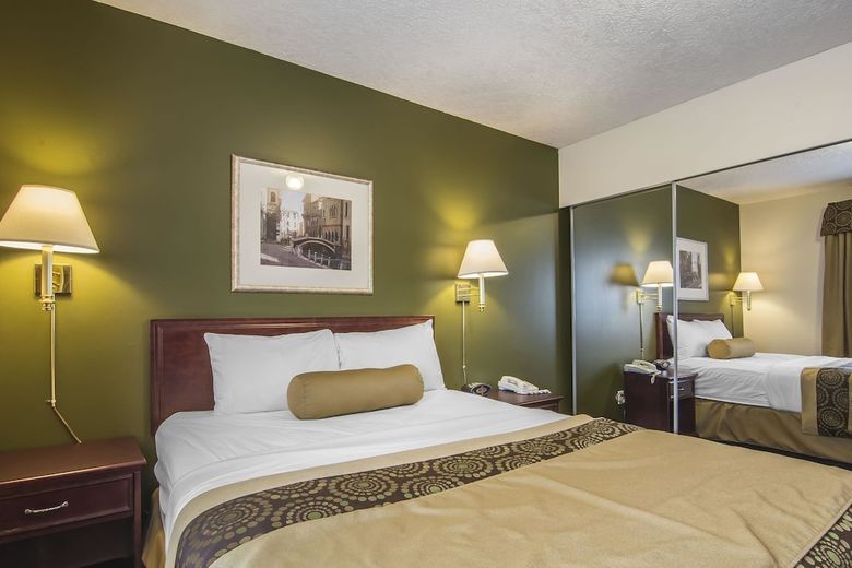 Posada Econo Lodge Inn & Suites