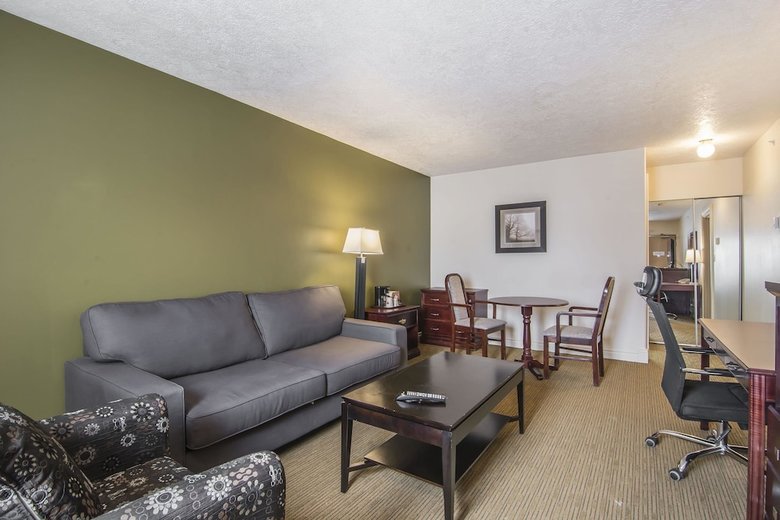 Posada Econo Lodge Inn & Suites