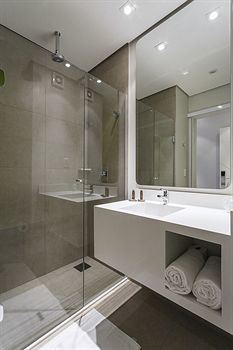 Dmax Hotel