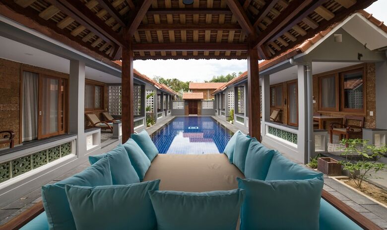 Hotel Pilgrimage Village Hue