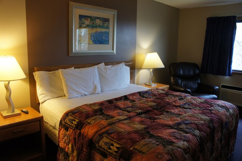 Hotel Asteria Inn & Suites Maple Grove