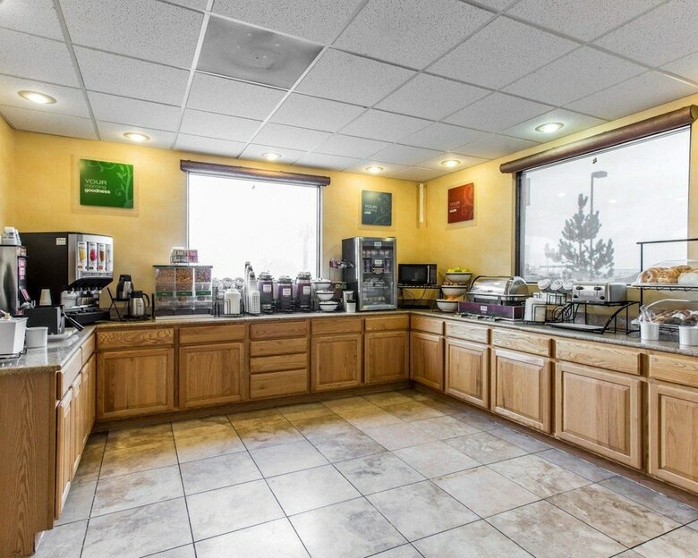 Hotel Comfort Inn & Suites