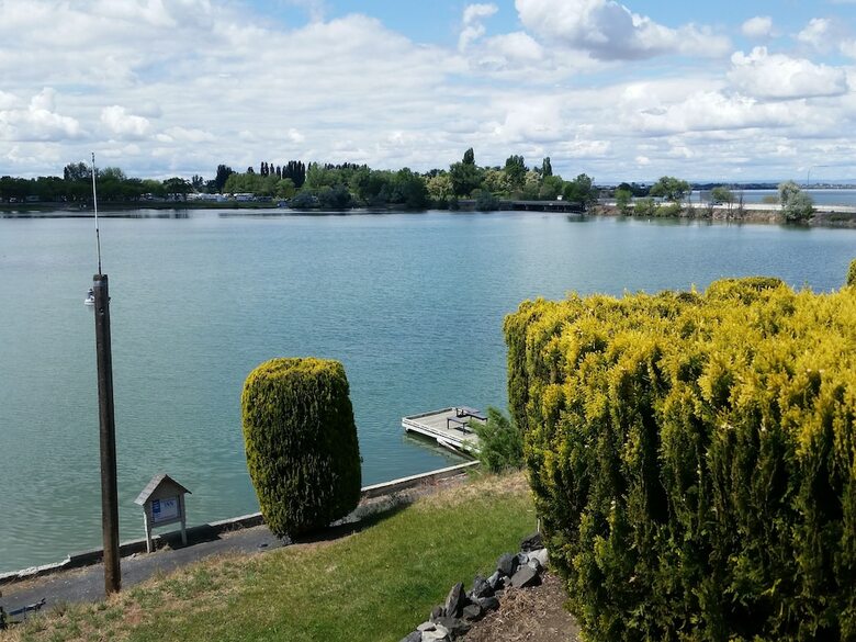 Motel Lakeshore Inn Water Front