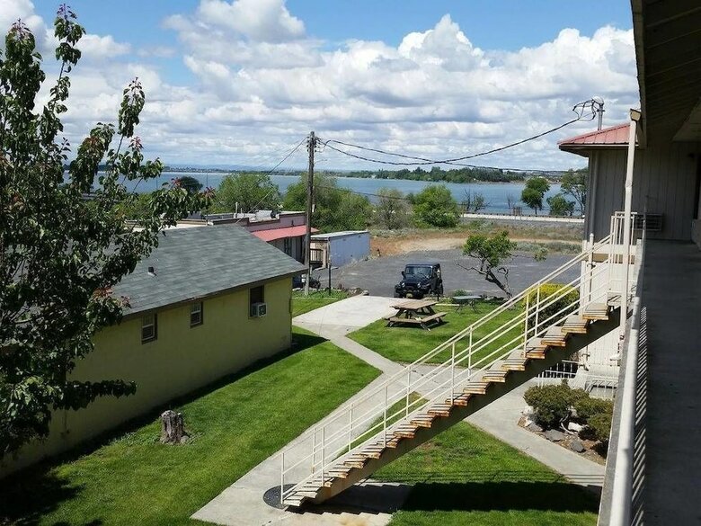 Motel Lakeshore Inn Water Front