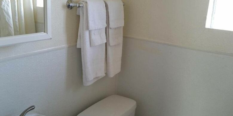 Motel Lakeshore Inn Water Front