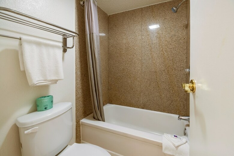 Motel 6 Grove City