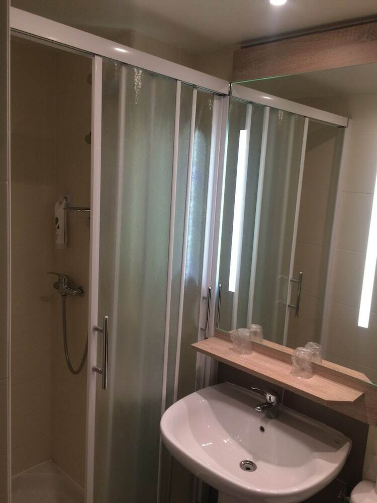 Hotel Ibis Styles Rouen Val de Reuil