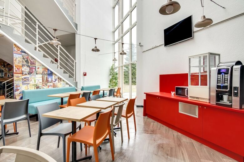 Hotelf1 Bourges Le Subdray, Renovated