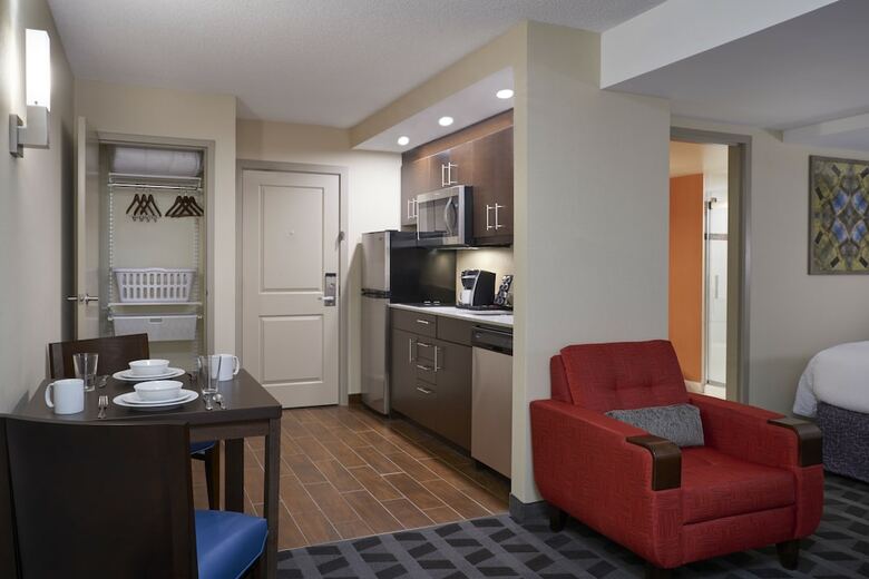 Hotel Towneplace Suites By Marriott Windsor