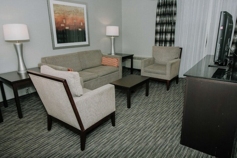 Hotel Doubletree By Hilton Detroit - Dearborn