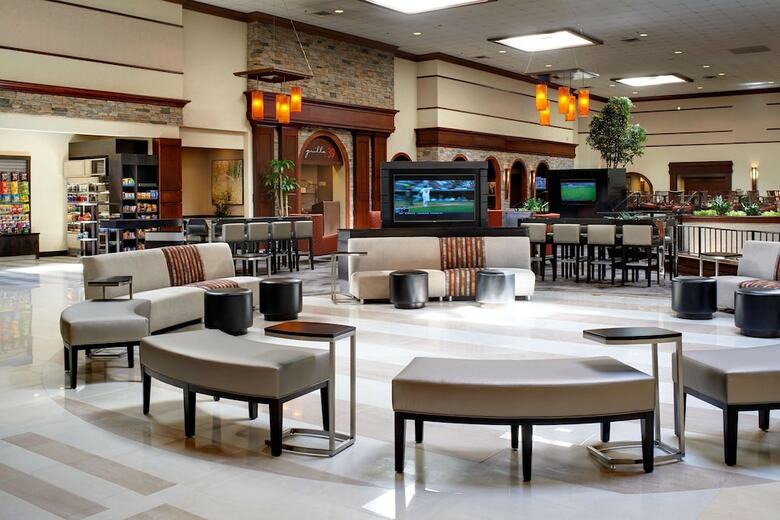 Hotel Doubletree By Hilton Detroit - Dearborn