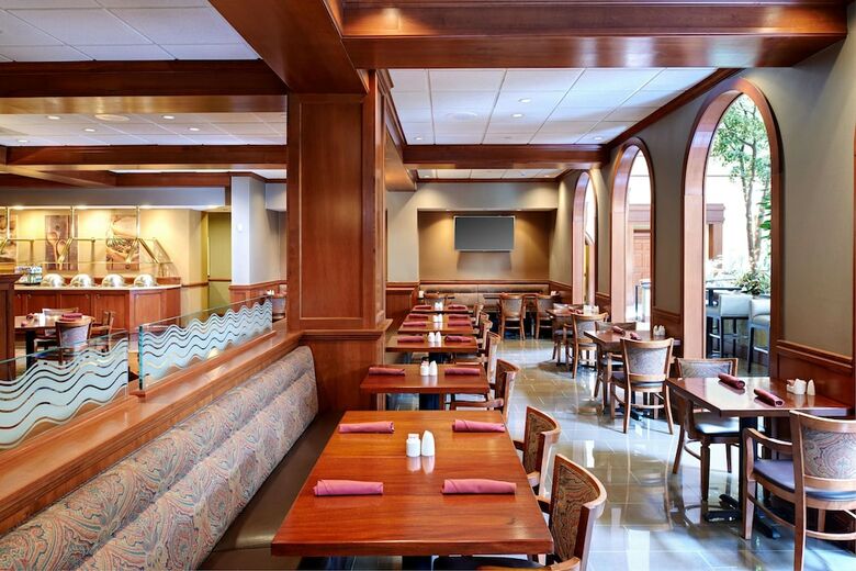 Hotel Doubletree By Hilton Detroit - Dearborn