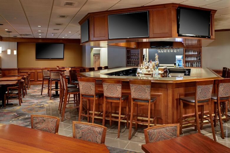 Hotel Doubletree By Hilton Detroit - Dearborn