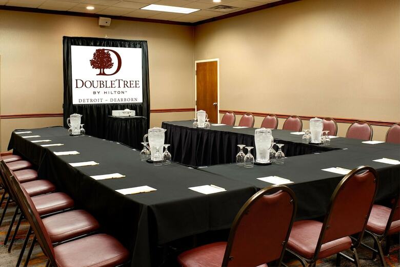 Hotel Doubletree By Hilton Detroit - Dearborn