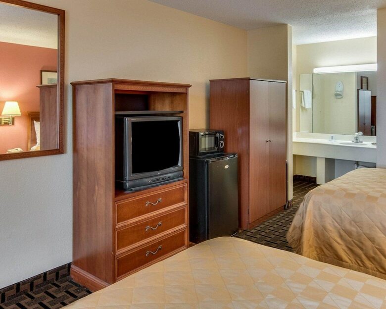 Hotel Rodeway Inn & Suites