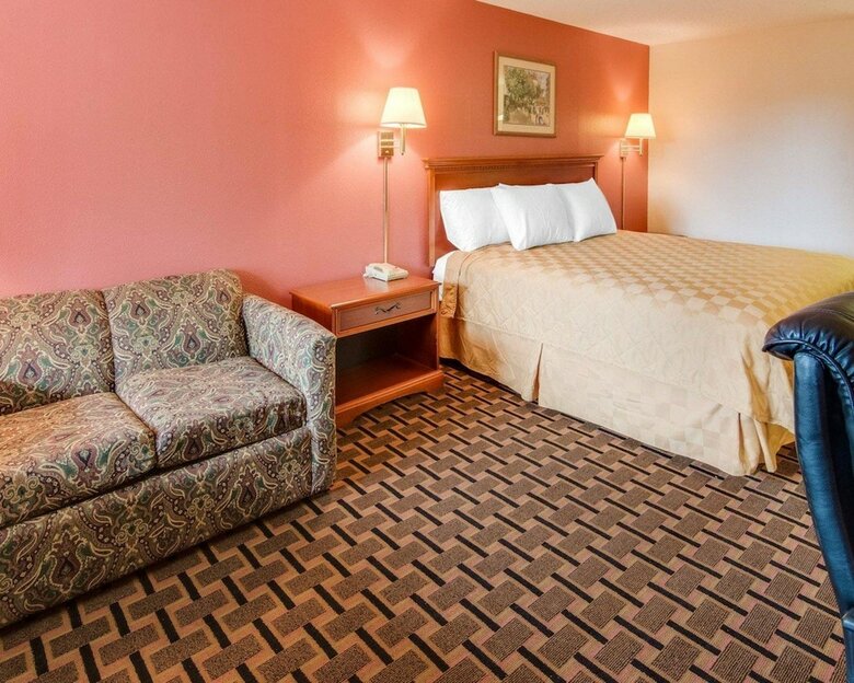 Hotel Rodeway Inn & Suites