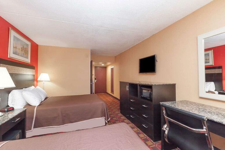 Howard Johnson Hotel By Wyndham Newark Airport