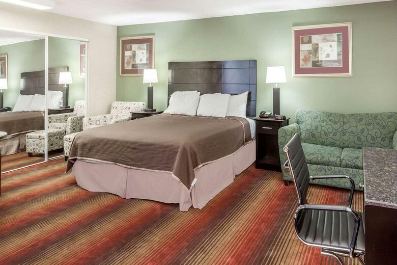 Howard Johnson Hotel By Wyndham Newark Airport