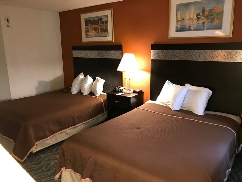 Howard Johnson Hotel By Wyndham Newark Airport