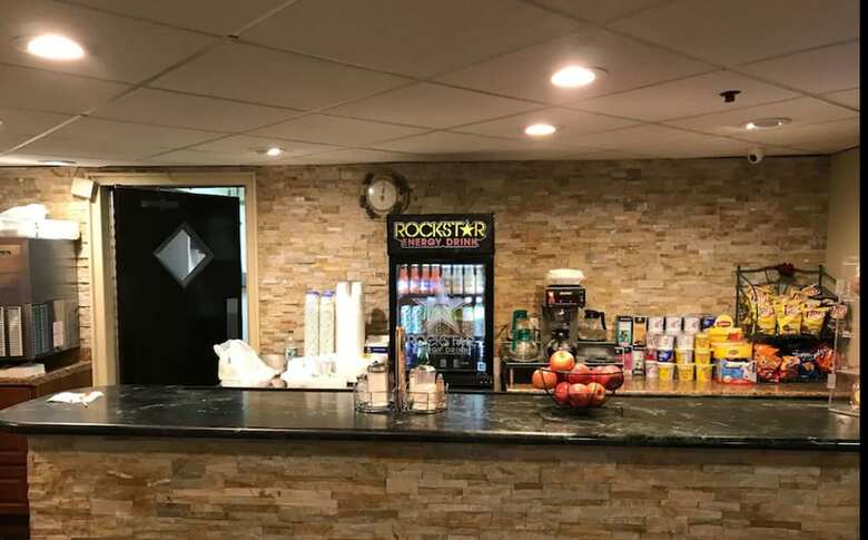 Howard Johnson Hotel By Wyndham Newark Airport