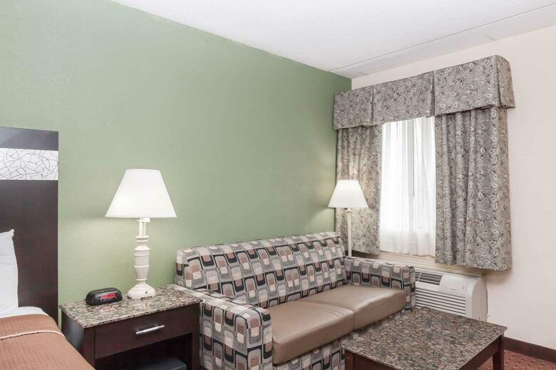 Howard Johnson Hotel By Wyndham Newark Airport