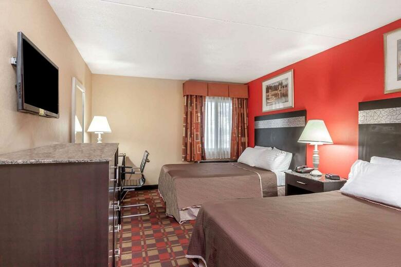 Howard Johnson Hotel By Wyndham Newark Airport