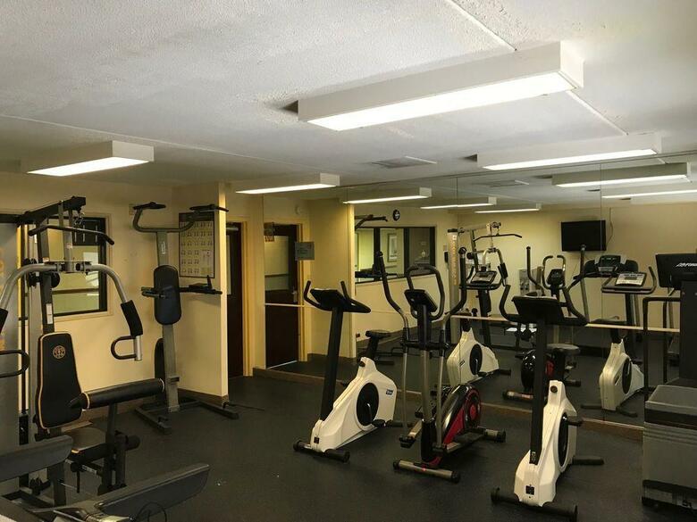 Howard Johnson Hotel By Wyndham Newark Airport