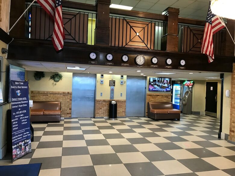 Howard Johnson Hotel By Wyndham Newark Airport