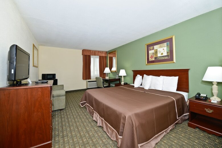 Howard Johnson Hotel By Wyndham Newark Airport