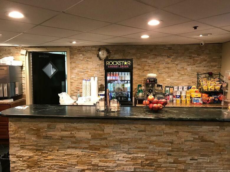 Howard Johnson Hotel By Wyndham Newark Airport