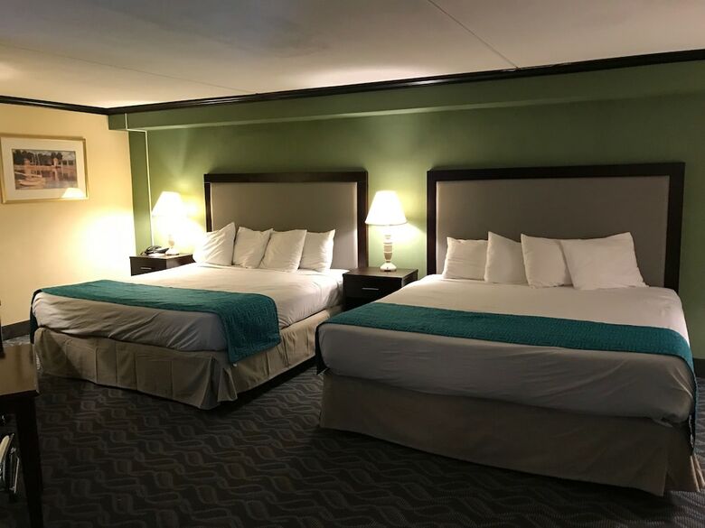 Howard Johnson Hotel By Wyndham Newark Airport